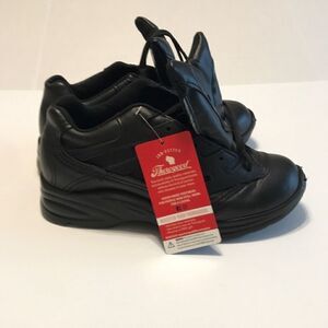 Thorogood Leather Workshoes. NWT. Black 7. Runs small.